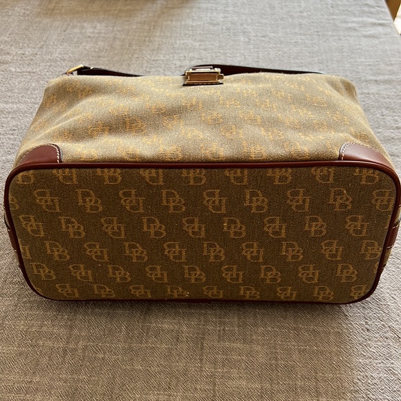 Dooney & Bourke classic monogram bucket bag - Picture 9 of 12